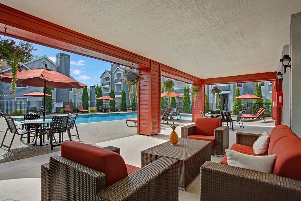 Breckenridge outdoor pool Apartments in Everett, WA