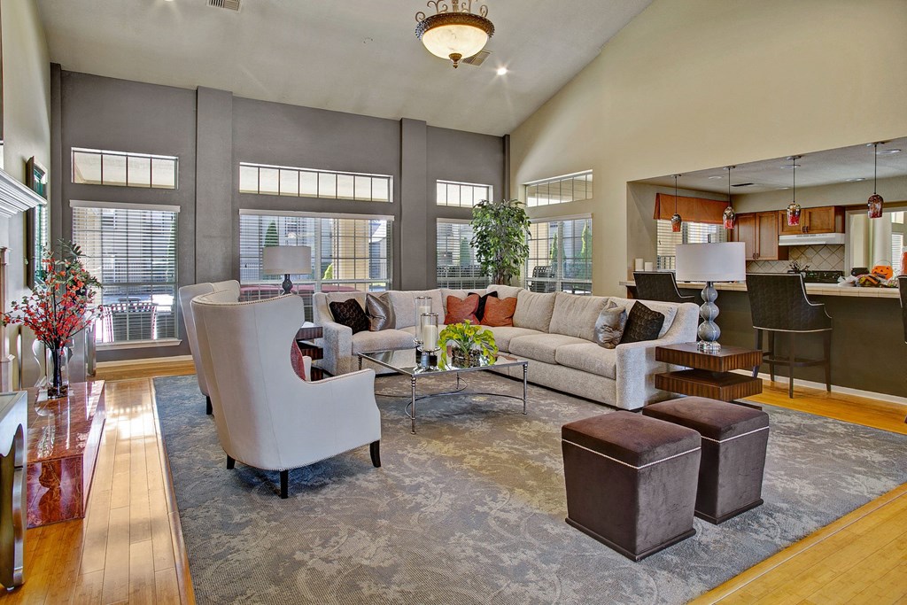 Breckenridge  resident lounge Apartments in Everett, WA