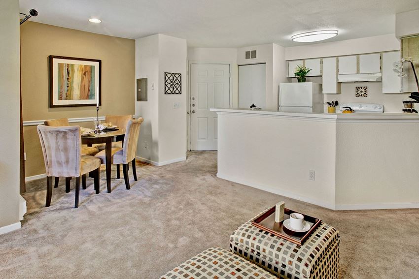 Breckenridge living room Apartments in Everett, WA