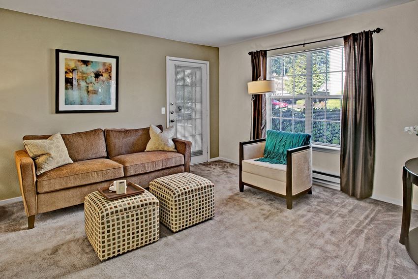 Breckenridge living room Apartments in Everett, WA