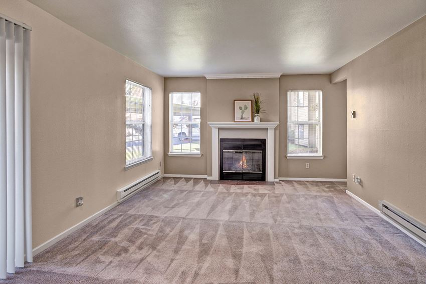 Breckenridge living room Apartments in Everett, WA