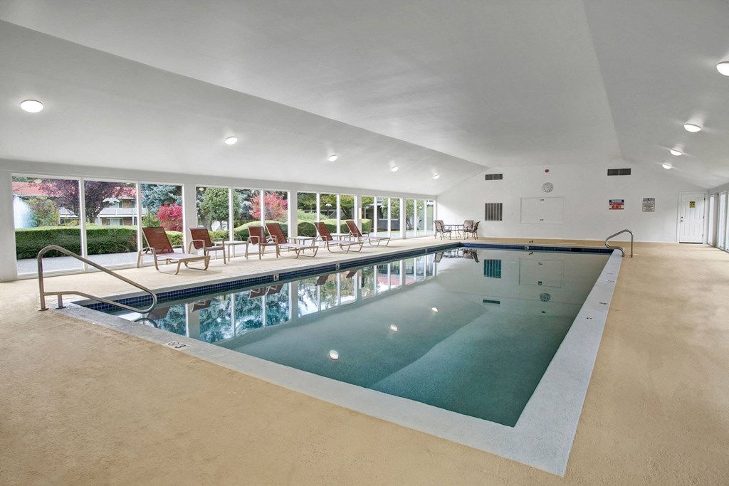 Colonial Square Indoor Pool Apartments in Bellevue, WA