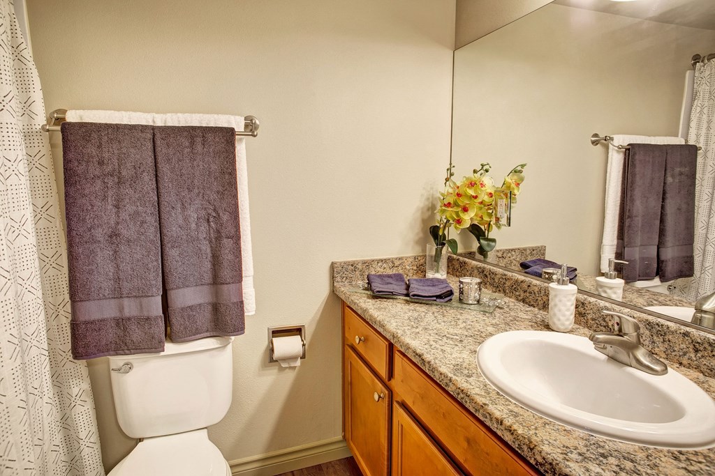 Colonial Square Bathroom Apartments in Bellevue, WA