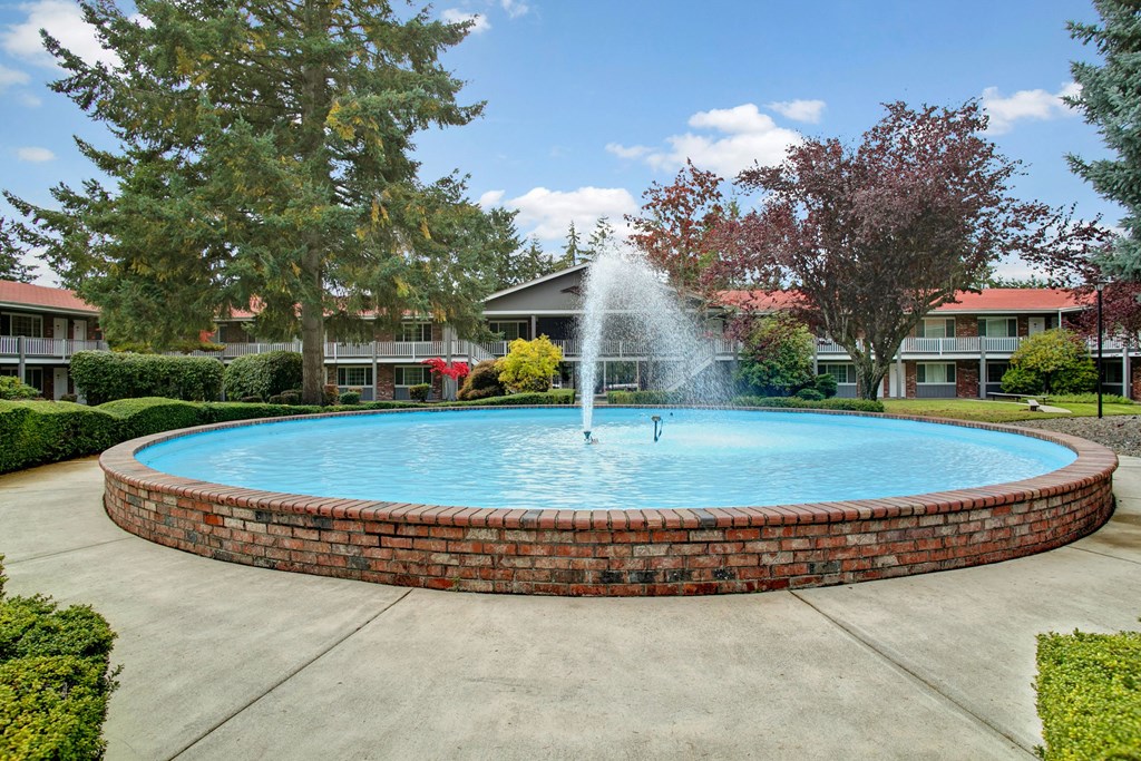 Colonial Square Exterior Apartments in Bellevue, WA