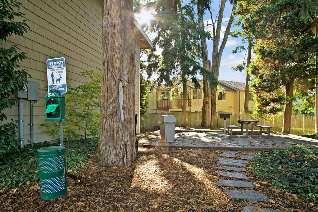 Forest Hills Estates Exterior Apartments in Shoreline, WA