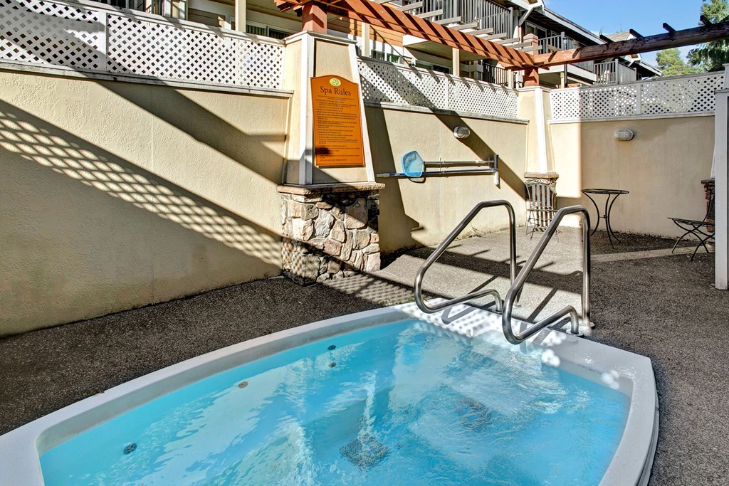 Forest Hills Estates Hot Tub Apartments in Shoreline, WA