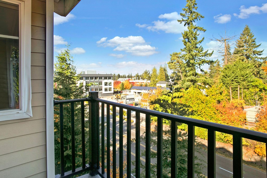 Forest Hills Estates Balcony Apartments in Shoreline, WA