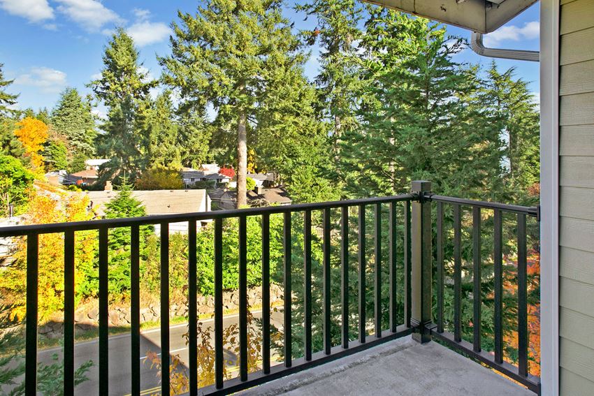 Forest Hills Estates Balcony Apartments in Shoreline, WA - Photo Gallery