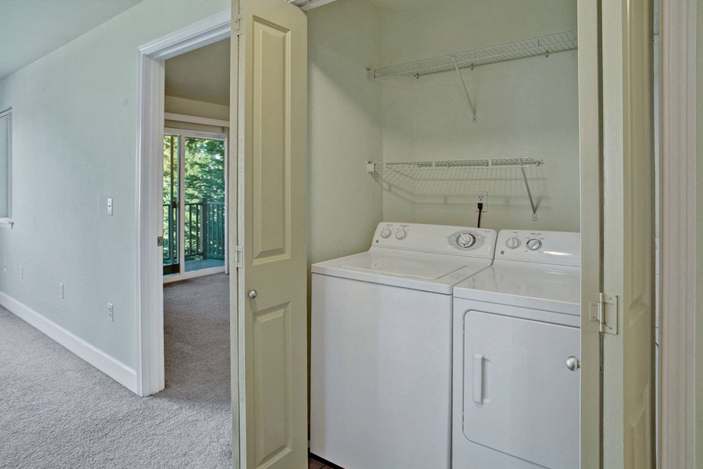 Forest Hills Estates in-unit washer and dryer Apartments in Shoreline, WA