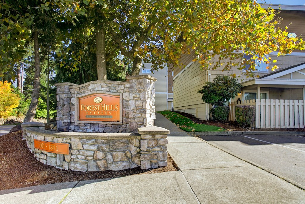 Forest Hills Estates Exterior Apartments in Shoreline, WA