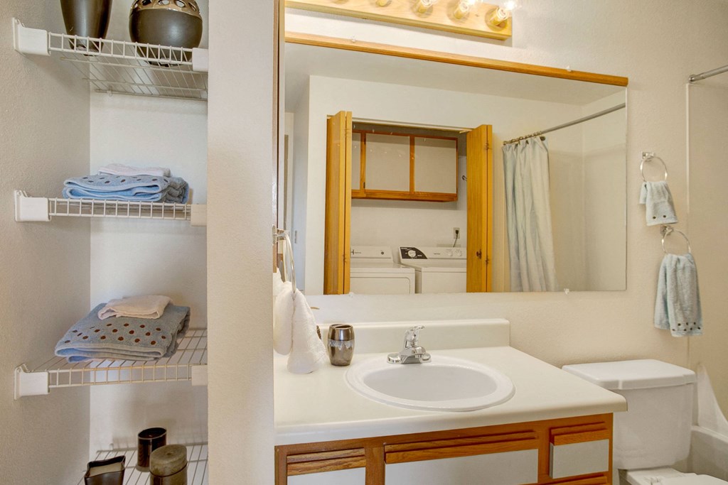 Glennbrook Bathroom Apartments in Lynnwood, WA