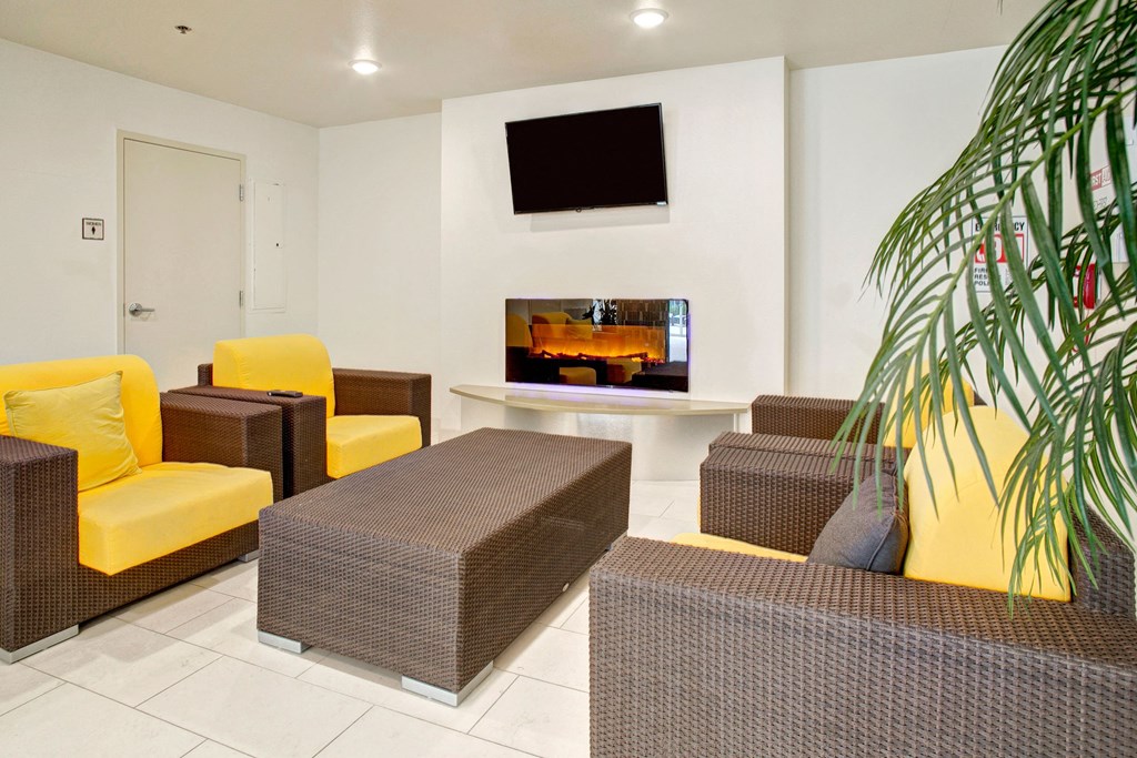 Heritage Hill Indoor Pool Apartments in Renton, WA