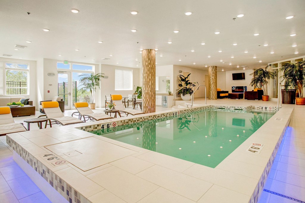 Heritage Hill Indoor Pool Apartments in Renton, WA