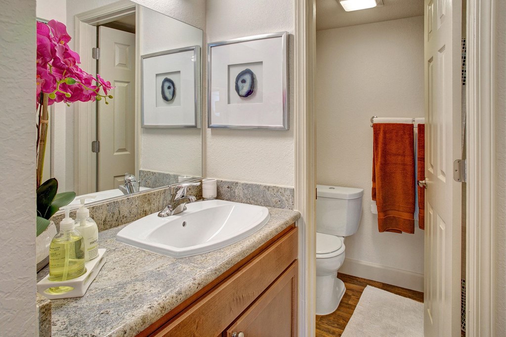Heritage Hills bathroom Apartments in Renton, WA