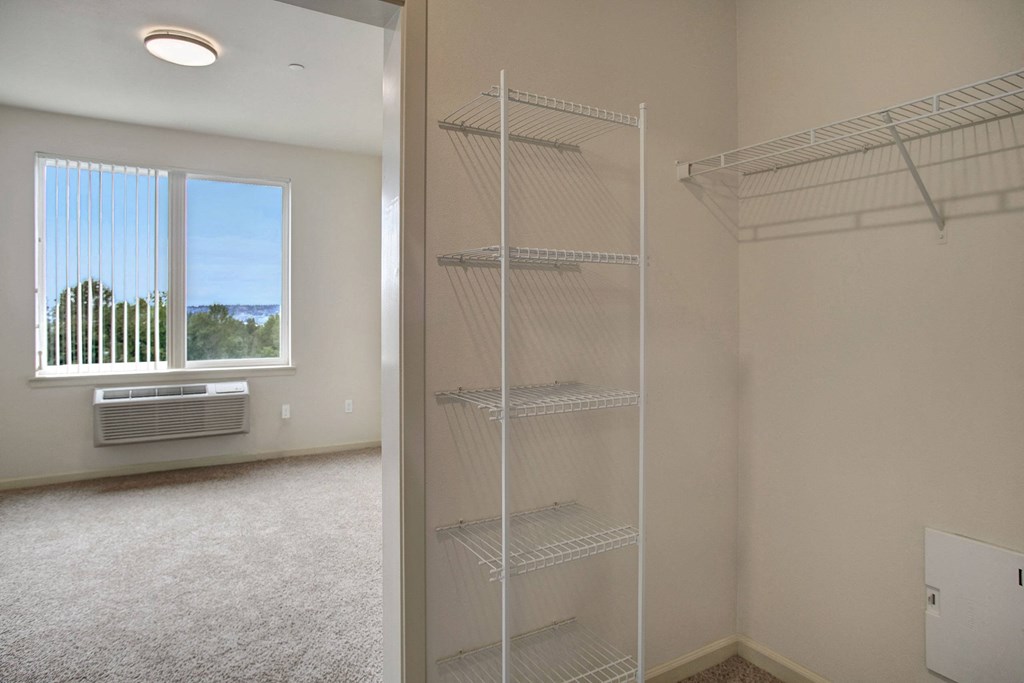 Heritage Hills closet Apartments in Renton, WA