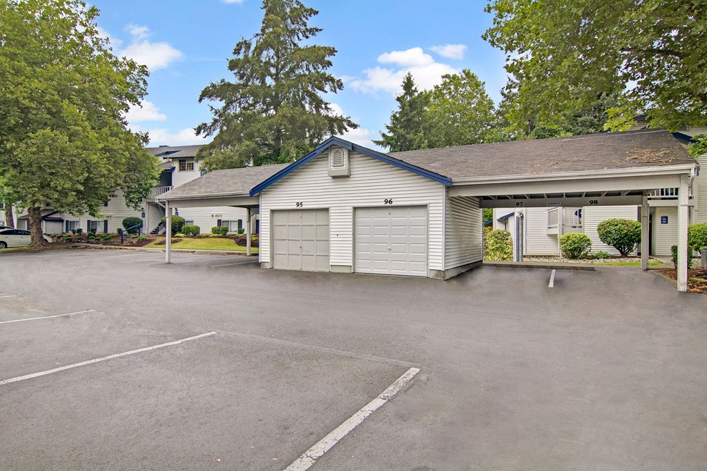 Island Park covered parking and garages Apartments in Kent, WA