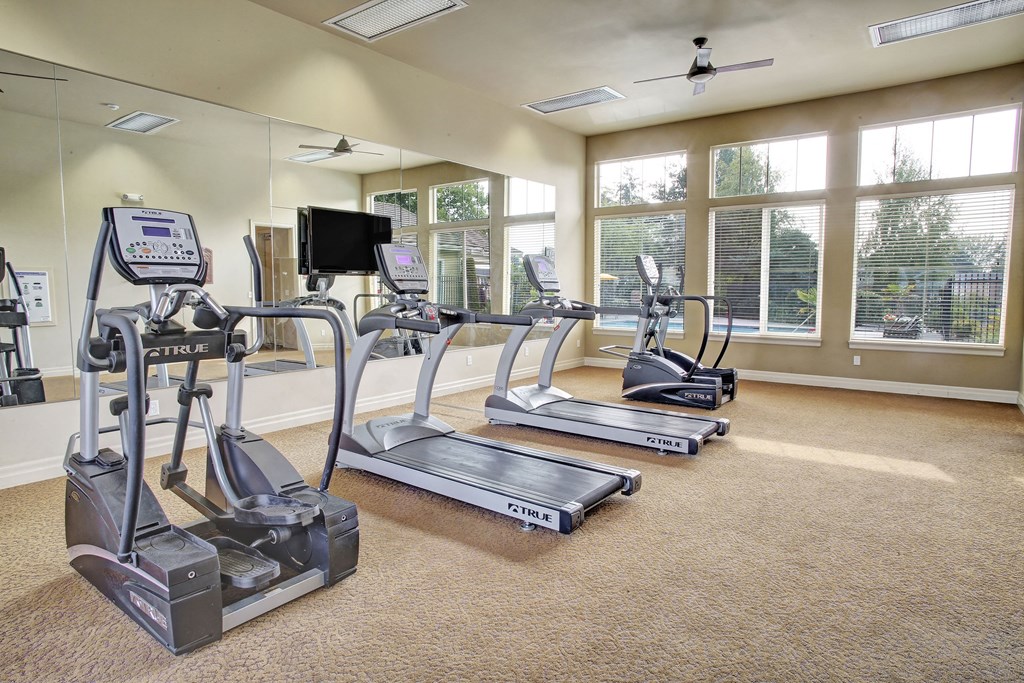 Lakeside gym, Dean Weidner Real Estate Investments Apartments in Mountlake Terrace, WA