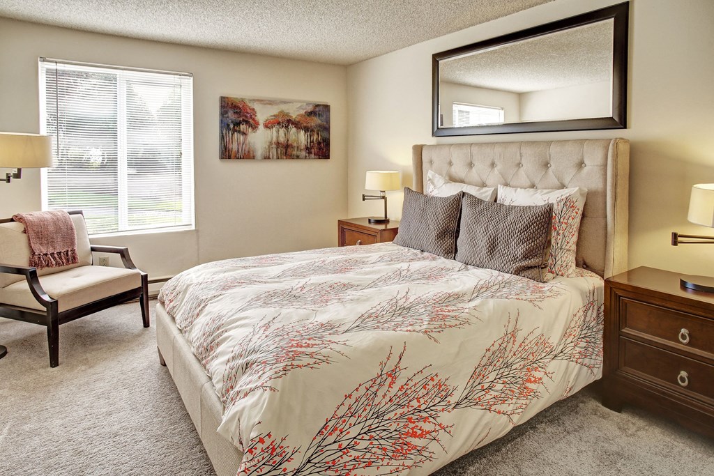 Lakeside bedroom, Dean Weidner Real Estate Apartments in Mountlake Terrace, WA