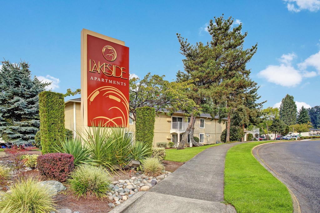 Lakeside exterior, Dean Weidner Investments Apartments in Mountlake Terrace, WA