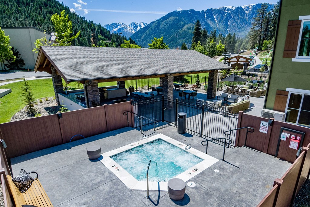 Leavenworth Haus Hot Tub Apartments in Leavenworth, WA