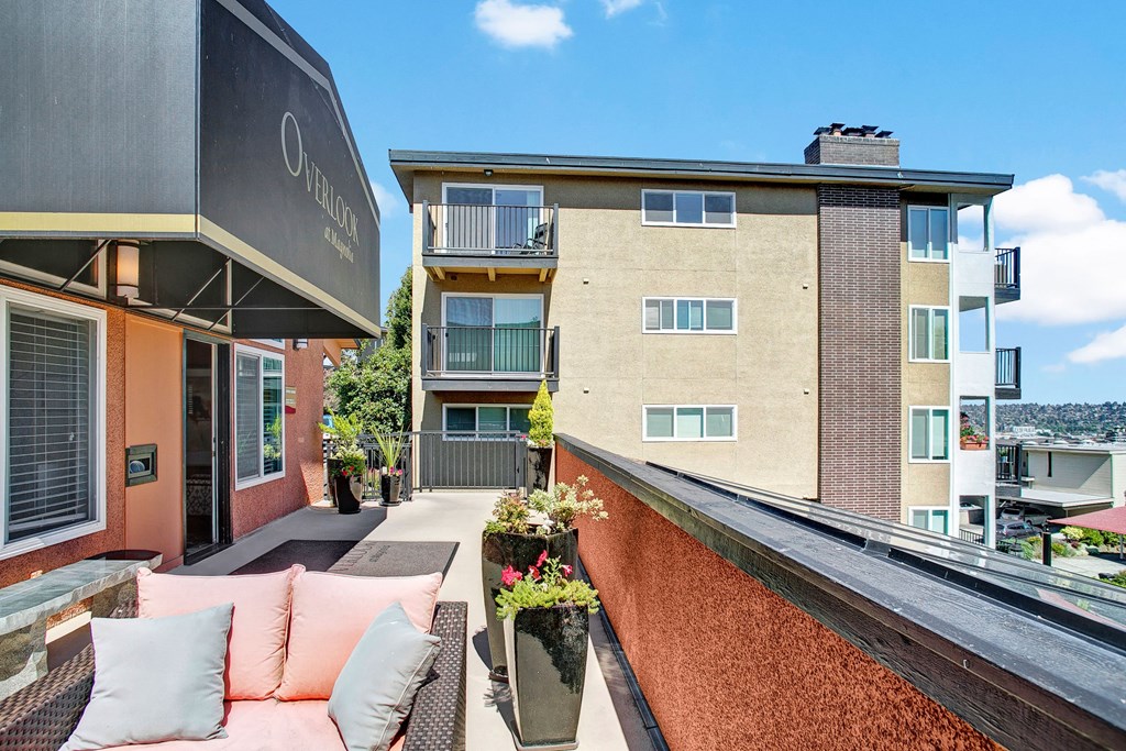 Overlook at Magnolia Leasing Office Apartments in Seattle, WA