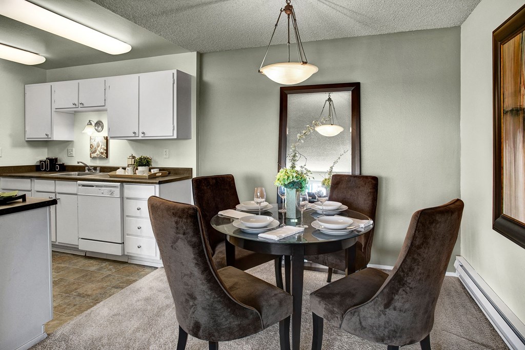 Overlook at Magnolia Dining Apartments in Seattle, WA