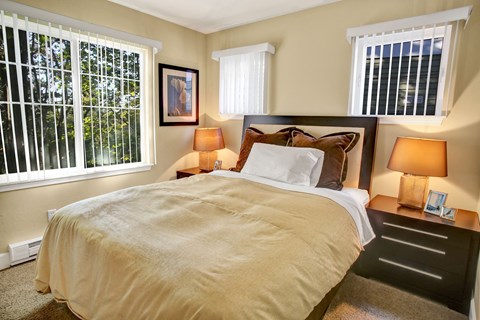Regency Woods Bedroom Apartments in Renton, WA