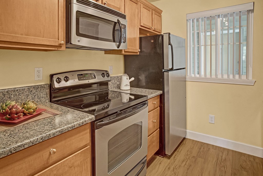 Regency Woods Kitchen Apartments in Renton, WA