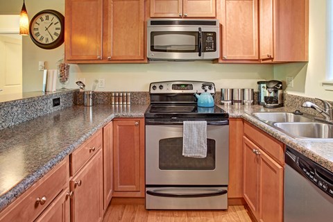 Regency Woods Kitchen Apartments in Renton, WA