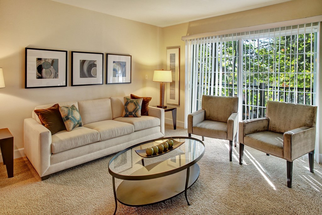 Regency Woods Living Room Apartments in Renton, WA