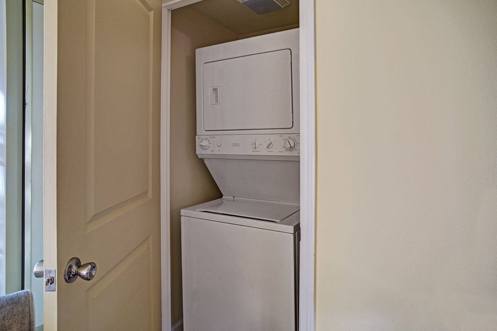 Regency Woods Laundry Apartments in Renton, WA