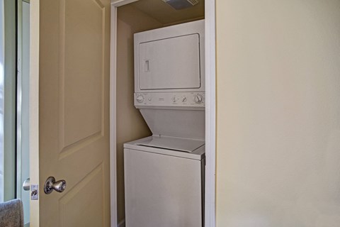 Regency Woods Laundry Apartments in Renton, WA