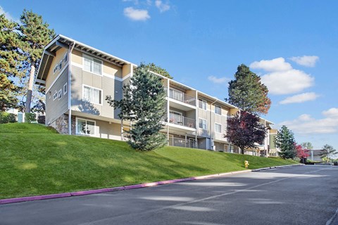 Regency Woods Exterior Apartments in Renton, WA