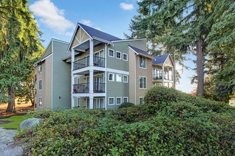 Regency Woods Exterior Apartments in Renton, WA