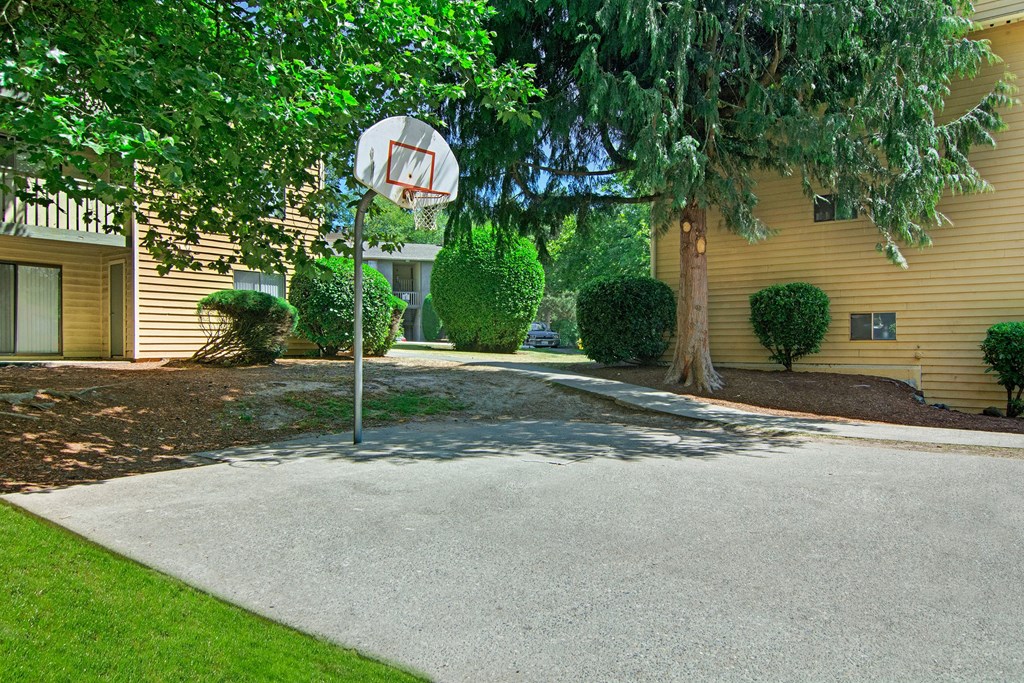 Ridge and Shores Basketball Court Apartments in Federal Way, WA