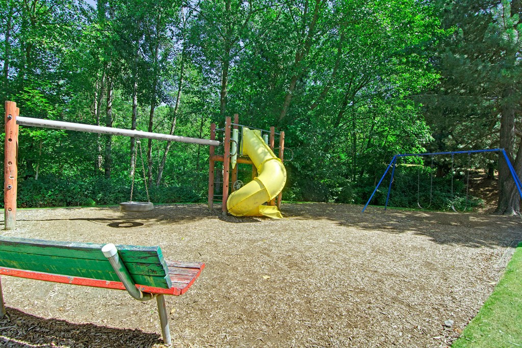 Ridge and Shores Playground Apartments in Federal Way, WA