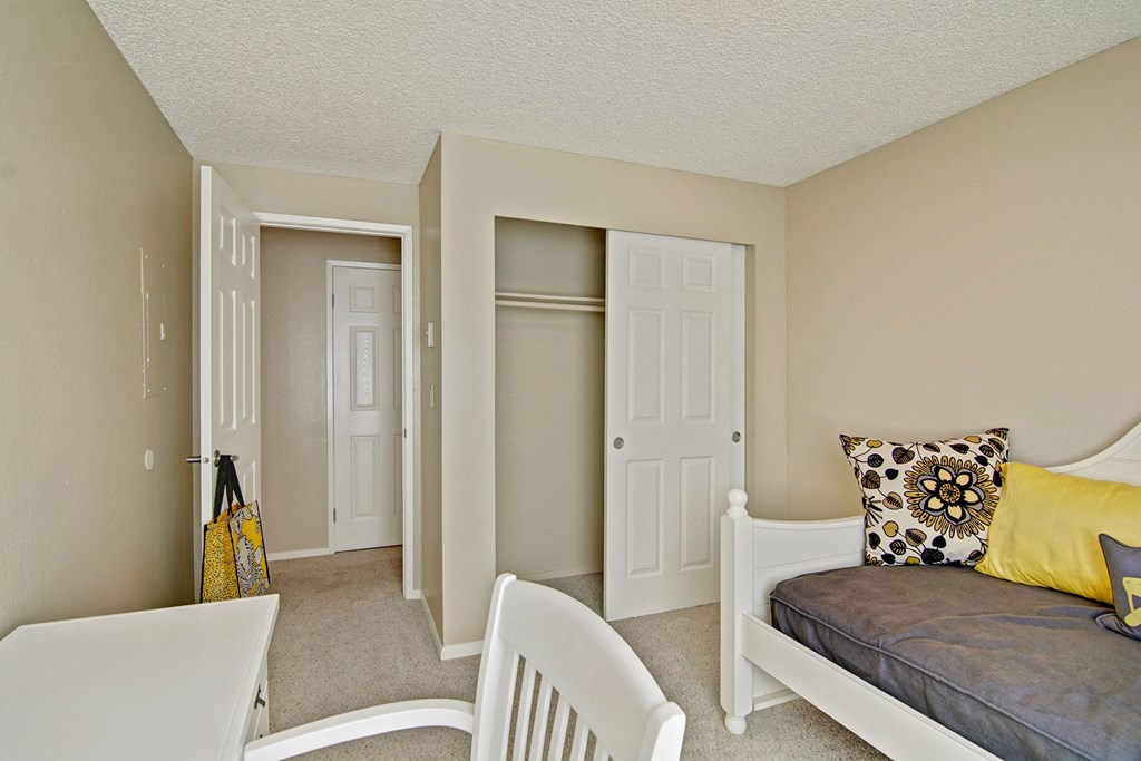 Ridge and Shores Bedroom Apartments in Federal Way, WA