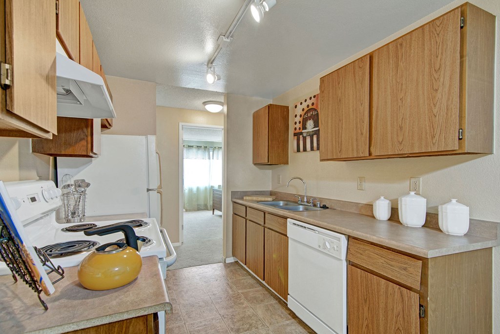 Ridge and Shores Kitchen Apartments in Federal Way, WA