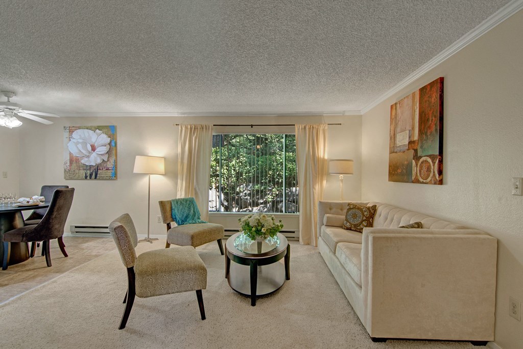 Ridge and Shores Living Room Apartments in Federal Way, WA
