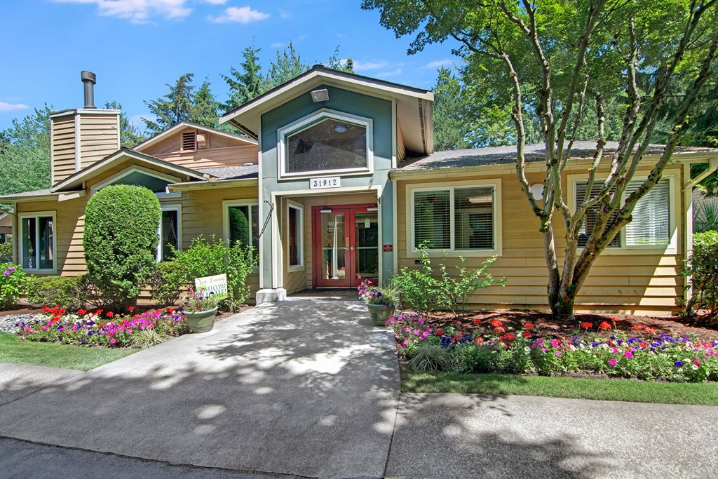 Ridge and Shores Exterior Apartments in Federal Way, WA