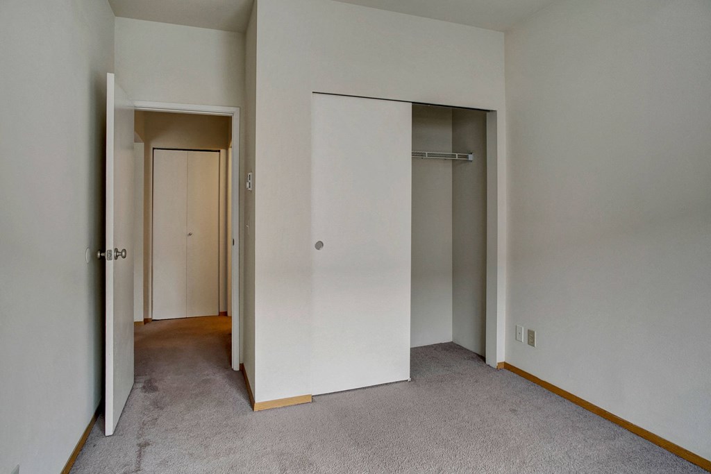 St James Tower Bedroom Apartments in Seattle, WA