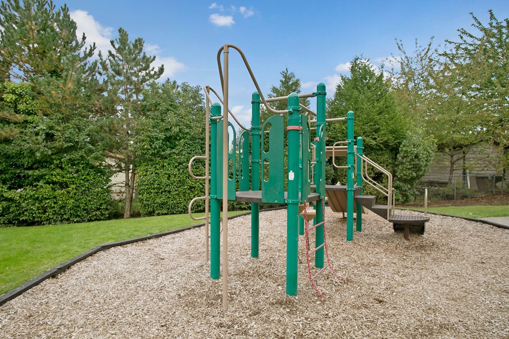 Sunrise Lane Exterior Apartments in Everett, WA