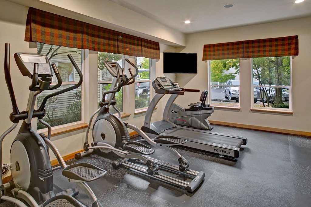 Sunrise Lane Gym Apartments in Everett, WA