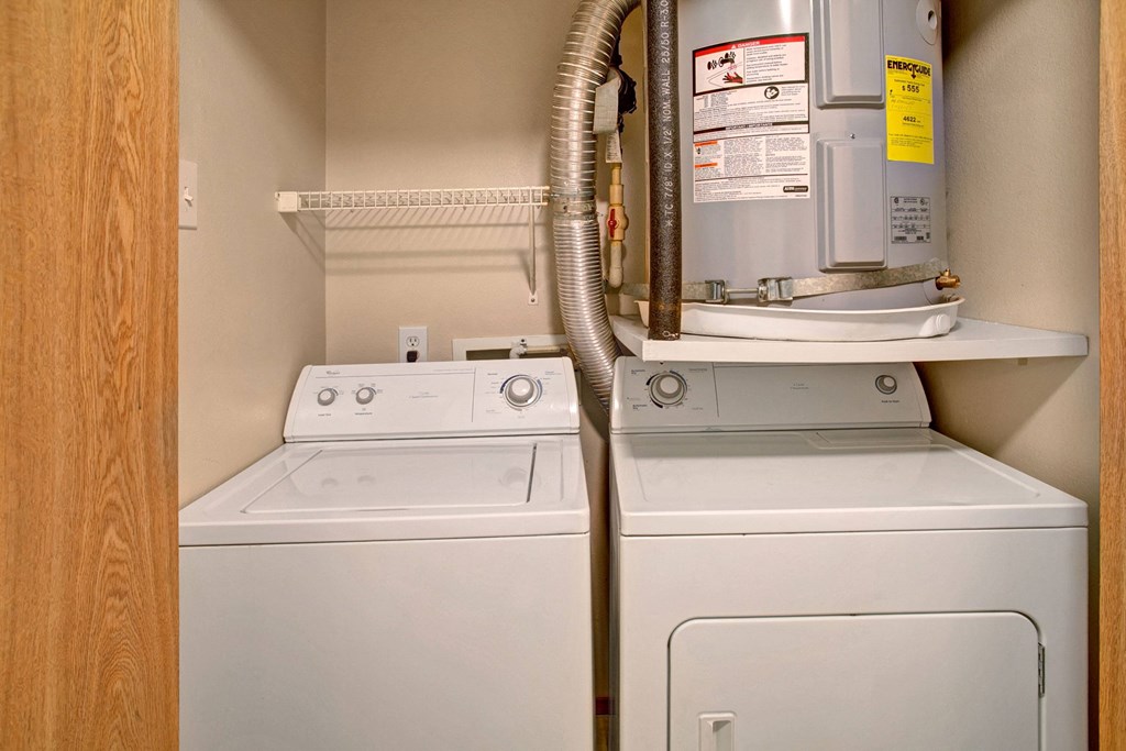 Sunrise Lane Laundry Apartments in Everett, WA