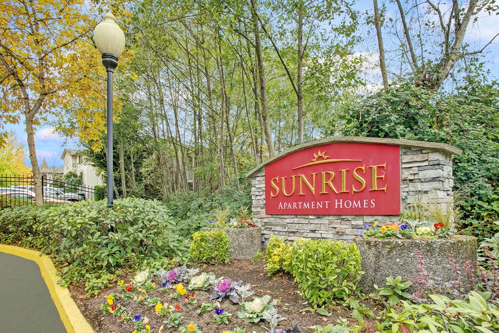 Sunrise Lane Exterior Apartments in Everett, WA