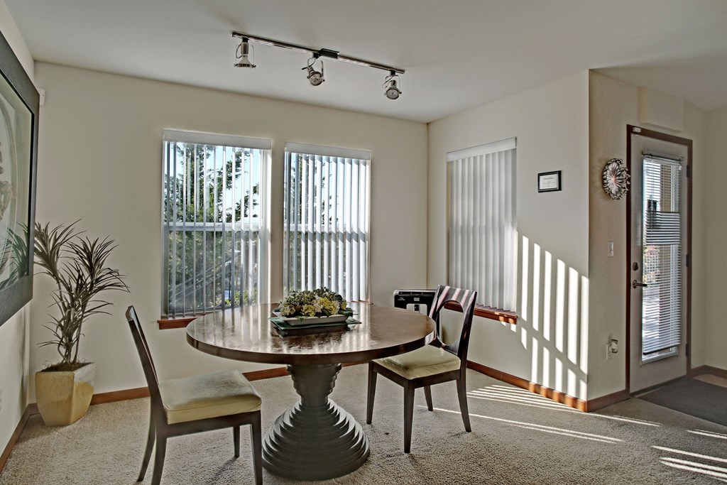 Viewpoint Dining Apartments in SeaTac, WA