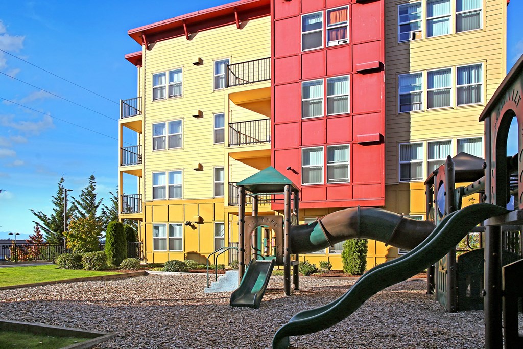 Viewpoint Exterior Apartments in SeaTac, WA