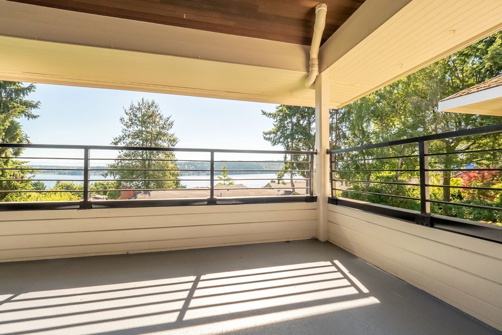 Watercrest Balcony Apartments in Lake Forest Park, WA