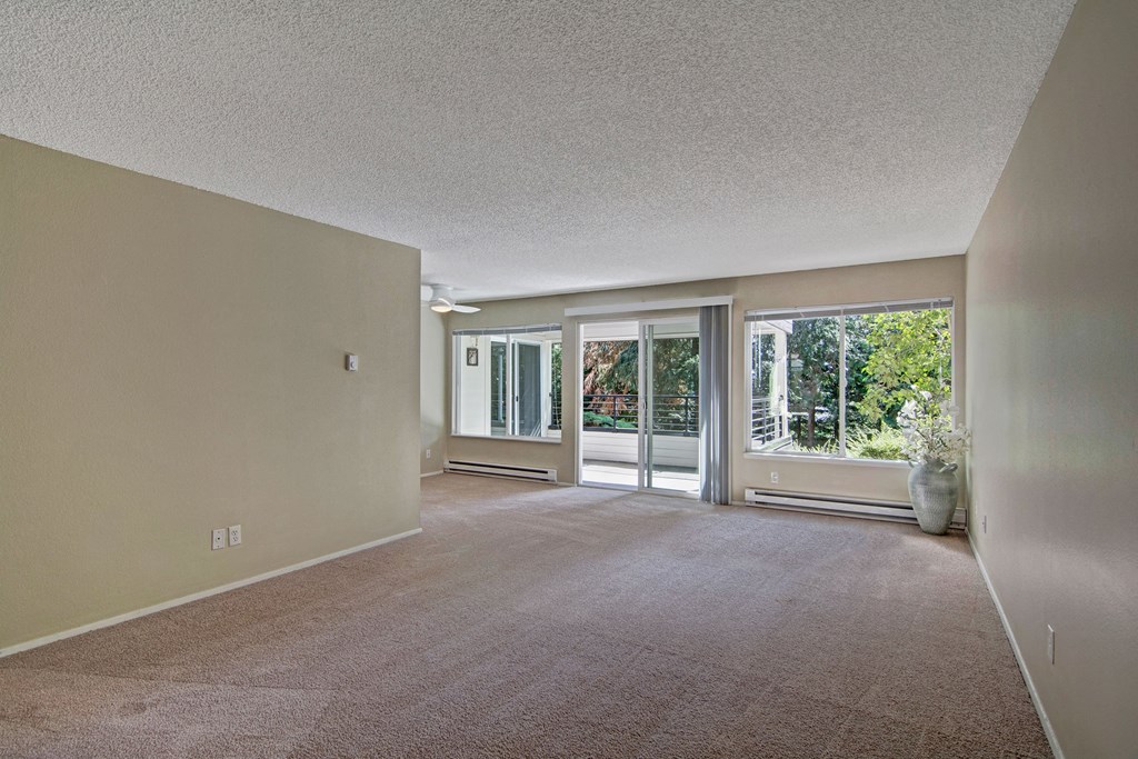 Watercrest Livingroom Apartments in Lake Forest Park, WA