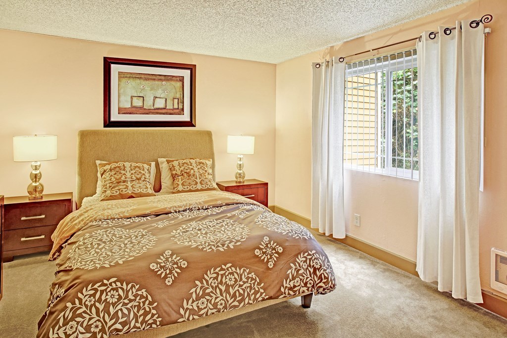 Whispering Cedars Bedroom Apartments in Lynnwood, WA